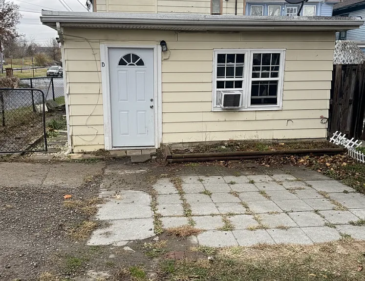 531 W King St #D — Photo 3
