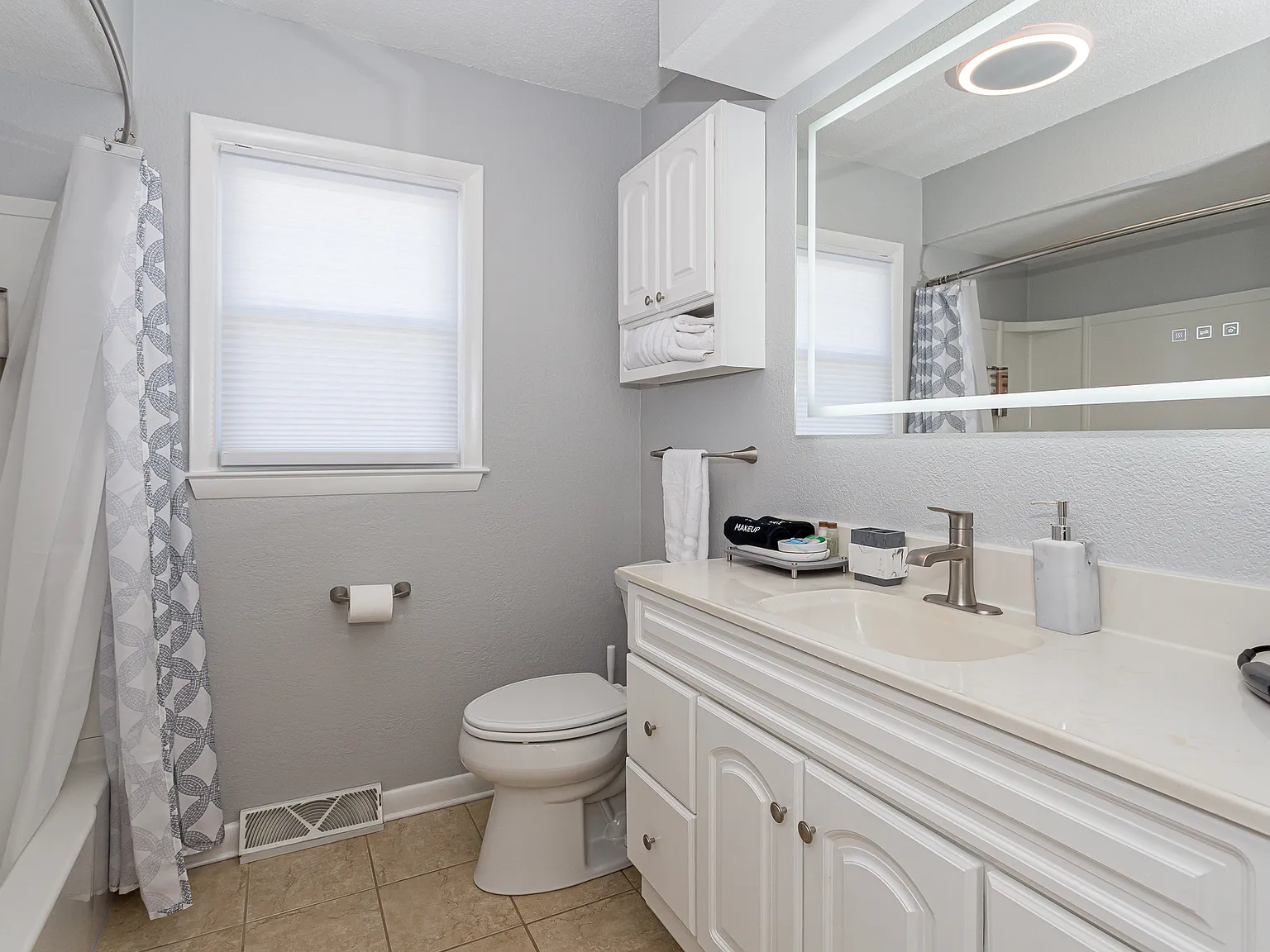 3 bed, 1639 sqft, $2,350 — Photo 4
