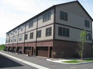 960 Fountain Pl, Schererville, IN 46375