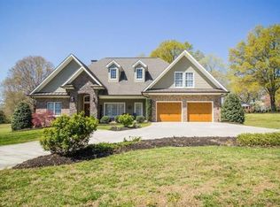1307 6th St NW, Hickory, NC 28601