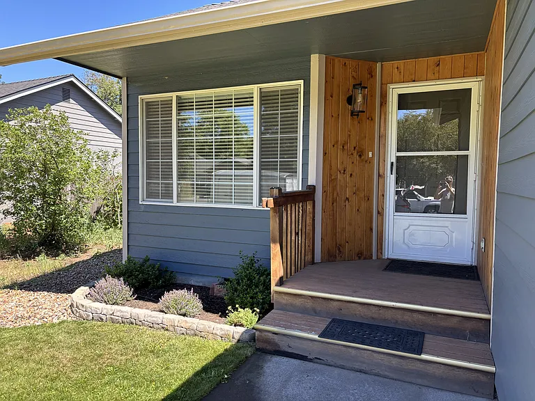 1886 NE Windy Tree Ct — Photo 3