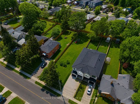 19B Broadview Ave, Mississauga, ON L5H 2S8