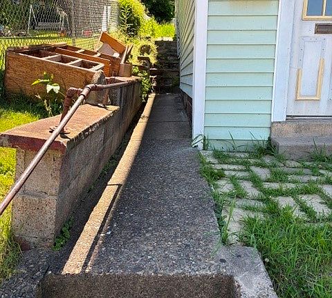 2nd image of 939 Meadow Ave