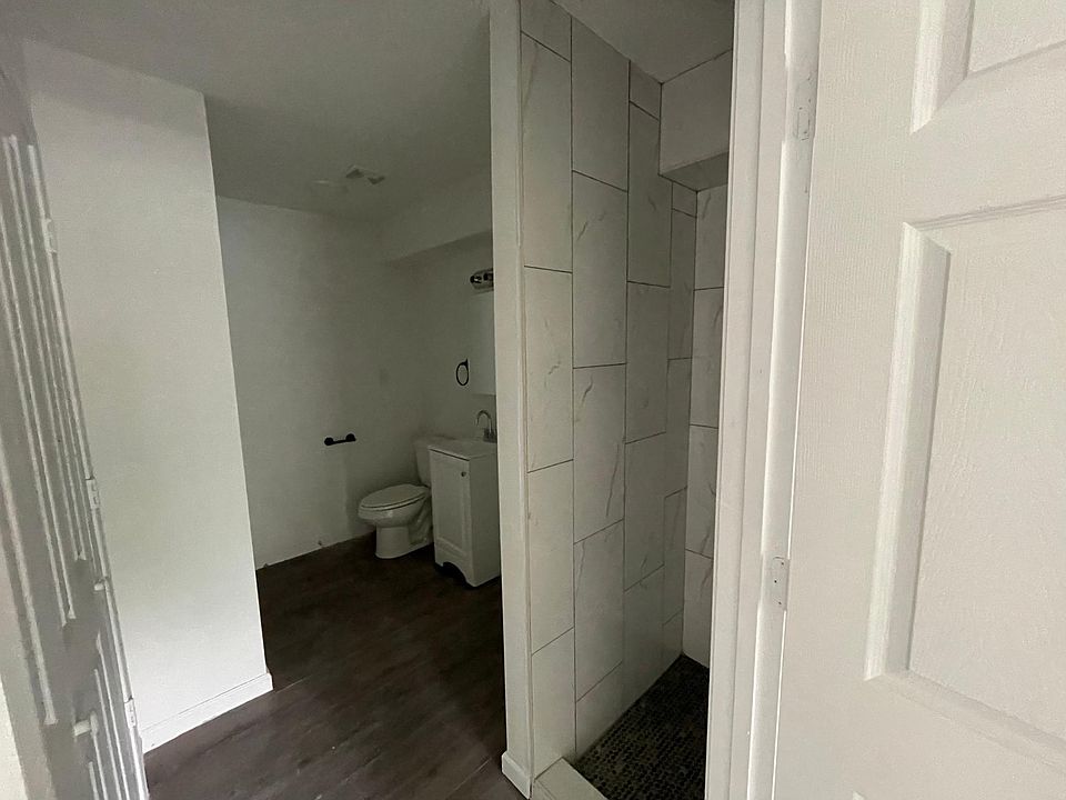 1st image of 208 N Shirley Ln