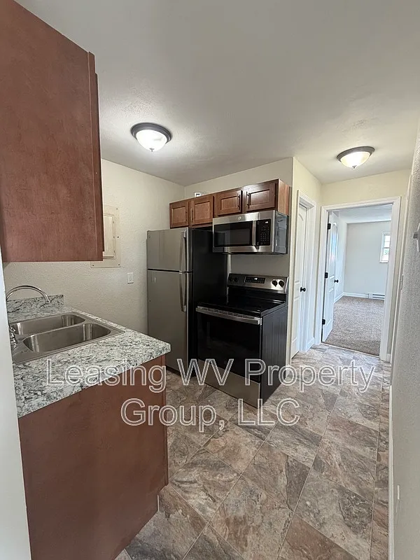 2 bed, 1.0 bath, 1000 sqft, $950 — Photo 2
