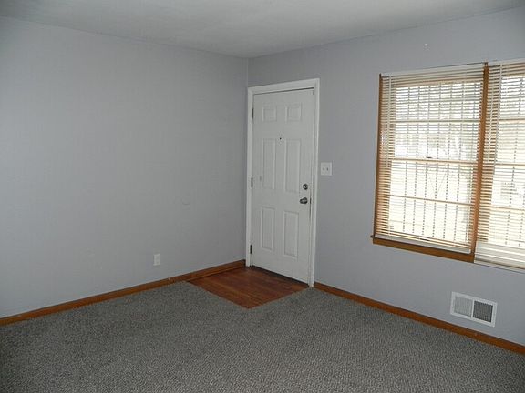 3rd image of 8217 Flora Ave