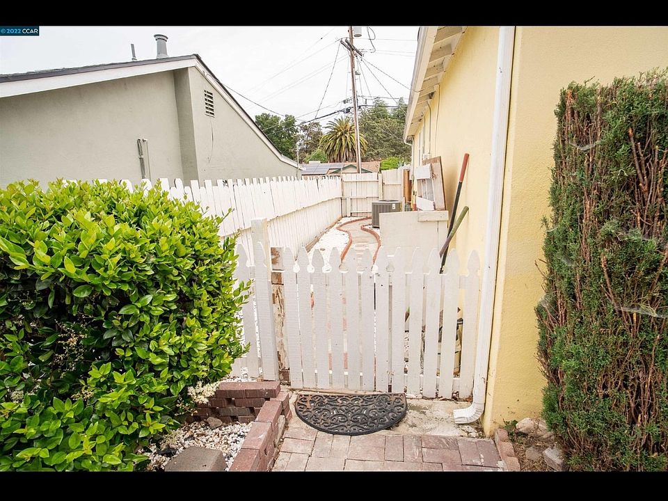 2nd image of 2904 Alcala St