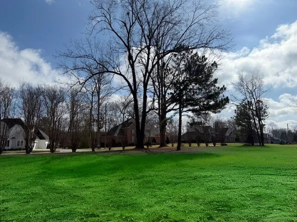2 Fairways Blvd N, Tullahoma, TN 37388