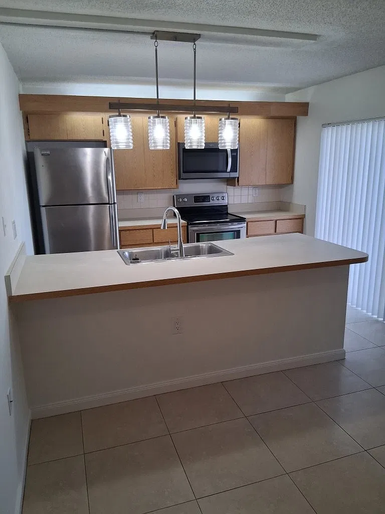 2 bed, 2.5 bath, 1264 sqft, $2,200 — Photo 3