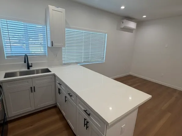 1307 W 96th St, Los Angeles, CA