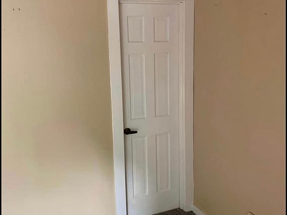 2nd image of 100 Willow Run Dr APT 3