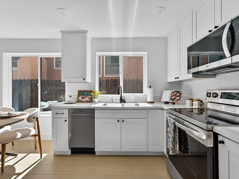 2710 T St #1 — Photo 8