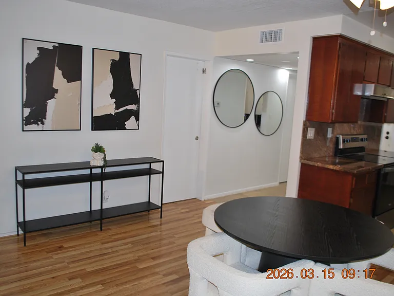 612 N Louise St #307 — Photo 5
