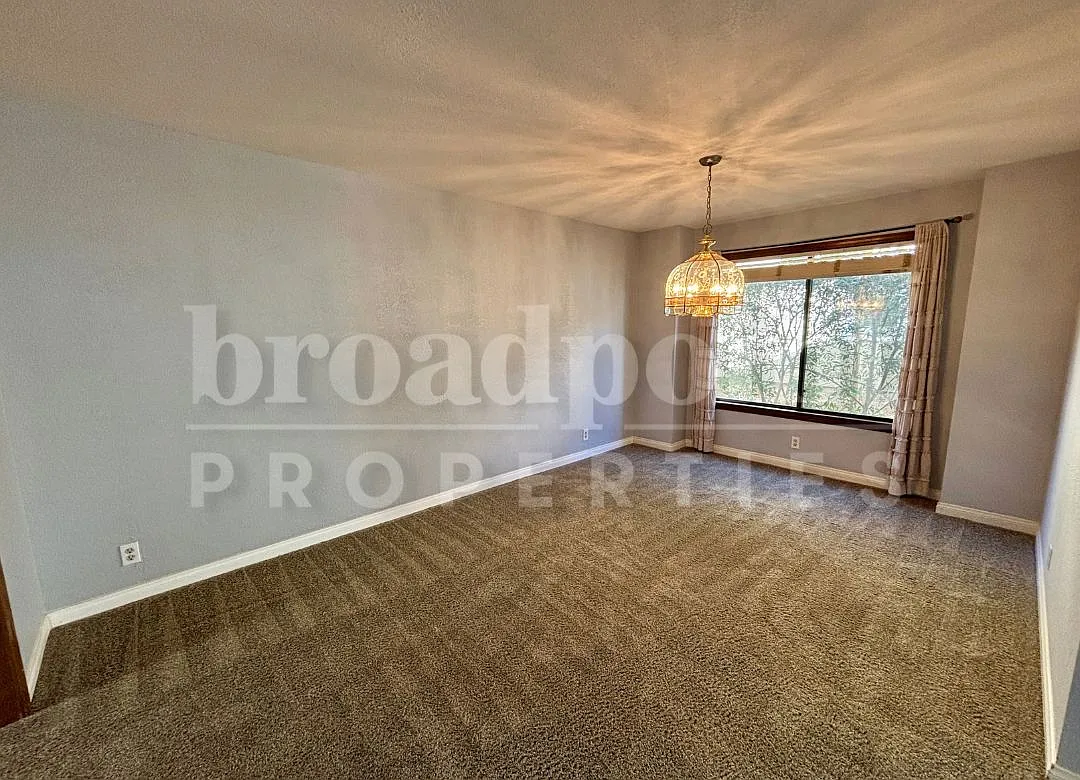 3 bed, 2220 sqft, $3,895 — Photo 4