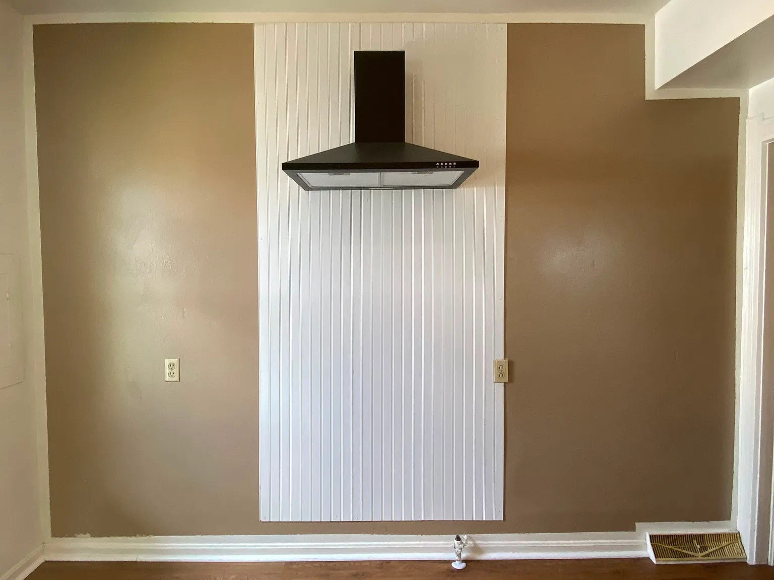 3 bed, 990 sqft, $1,200 — Photo 3