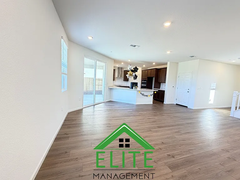3568 Misty Lake Dr — Photo 3