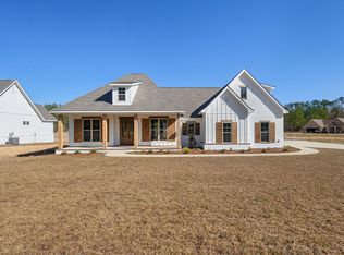 16 Pipestone Pass, Sumrall, MS 39482