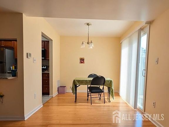 4th image of 34 Almond Dr