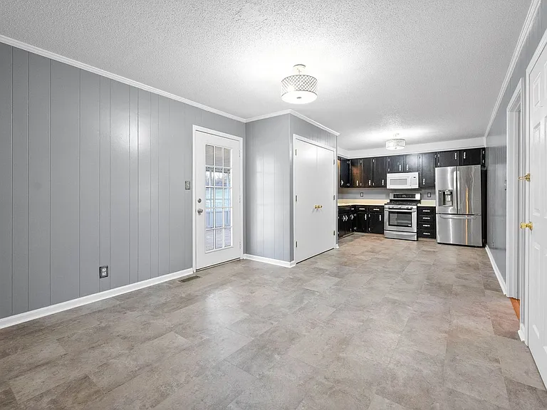 1835 Warren Dr — Photo 9