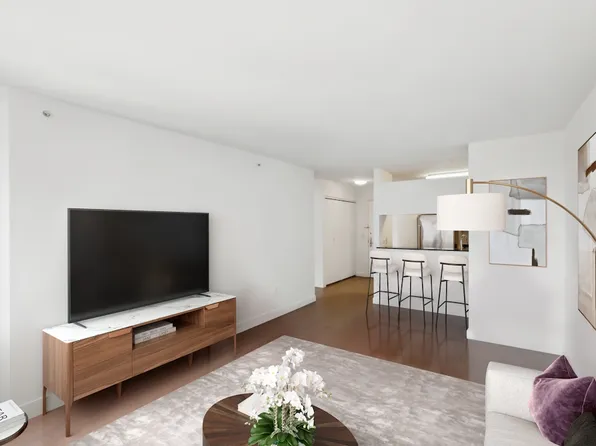 561 10th Avenue image 2 of 38