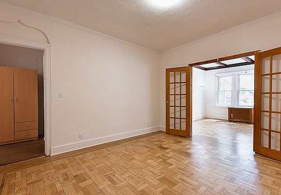4th image of 36-12 Crescent St #1