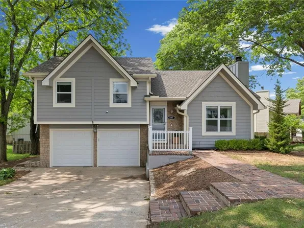 547 N Persimmon Dr, Olathe, KS 66061