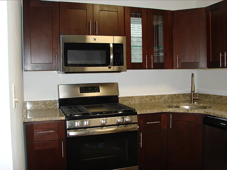 548 S 49th St #4 — Photo 2