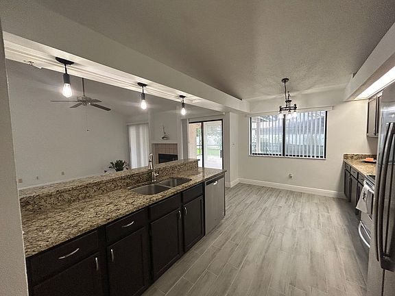 5th image of 580 Carrigan Ave
