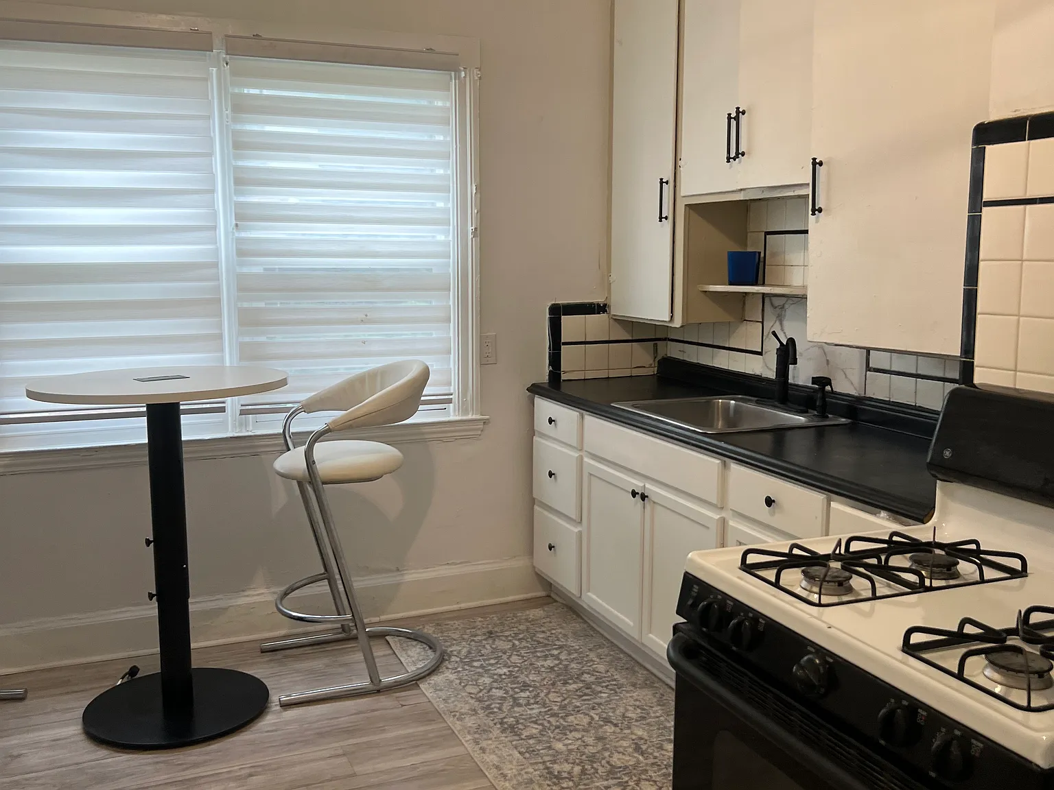 2 bed, 900 sqft, $1,495 — Photo 2