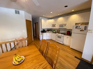 1545 W Pearson St APT 1, Chicago, IL 60642