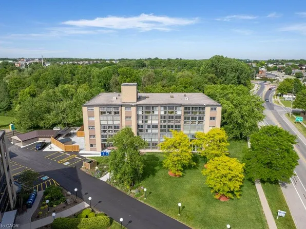 400 Champlain Blvd #406, Cambridge, ON N1R 7J6