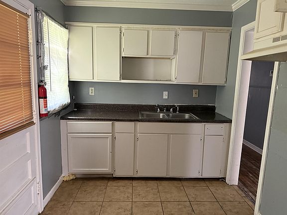 3rd image of 4215 Boyce Ave