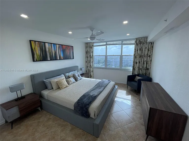 2501 S Ocean Dr #Penthouse 28 — Photo 76