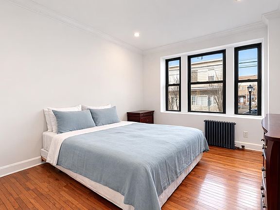 5th image of 217 44th St APT 5