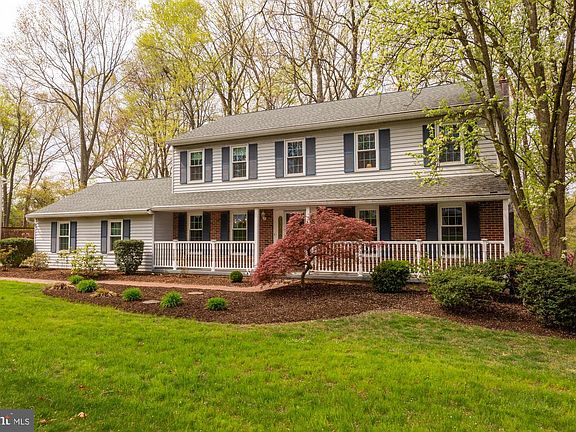 3rd image of 411 Denford Way