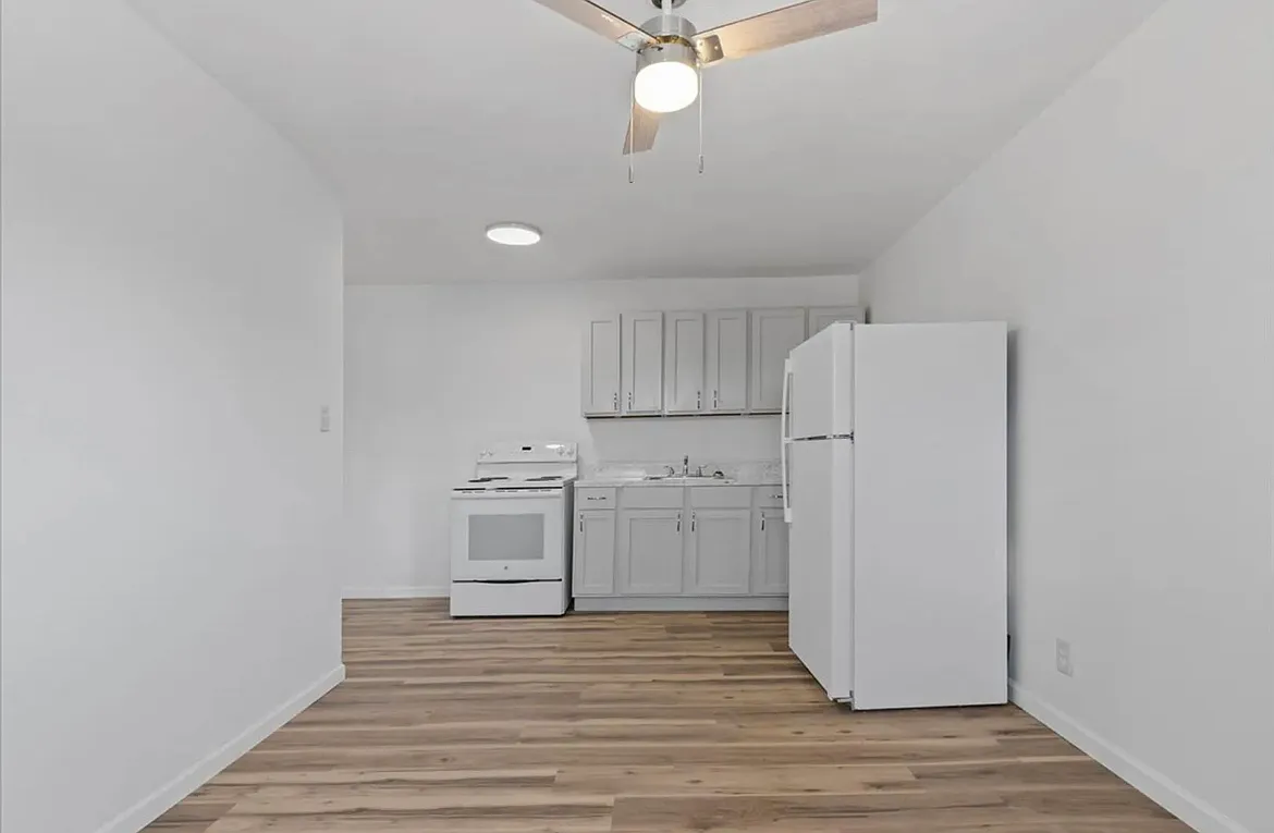 2216 Memorial Pkwy NW — Photo 3