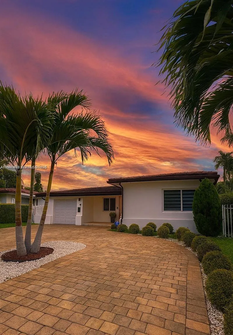 Coral Gables Flagler Stre — Photo 1