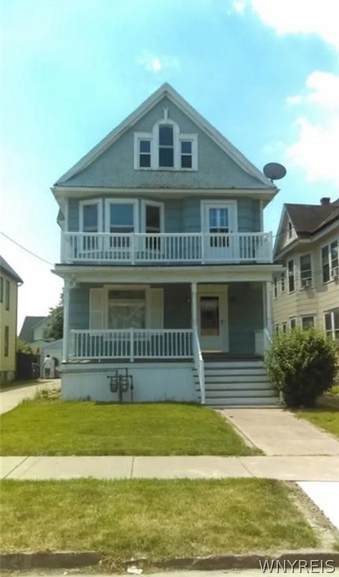 3 bed, 1.0 bath, 2842 sqft, $1,300 — Photo 1