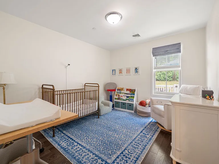 213 E Eagle St #3 — Photo 16