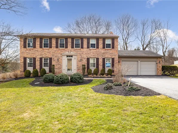 32 Bent Oak Trl, Fairport, NY 14450