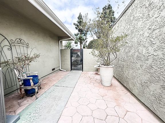 Side Yard Front gate Entrance