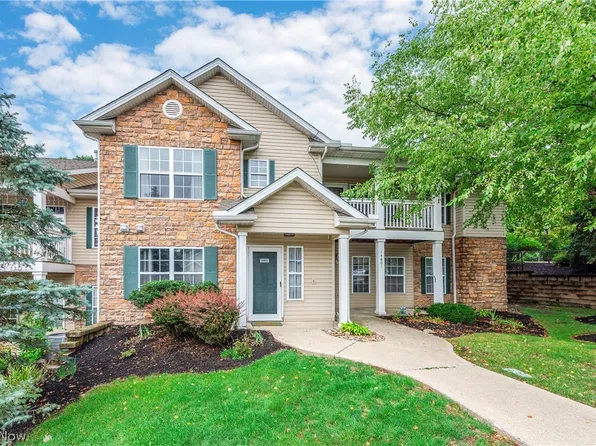 14821 Lenox Dr #221, Strongsville, OH 44136