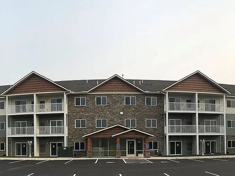 Jackson Hills Apartments — Photo 1