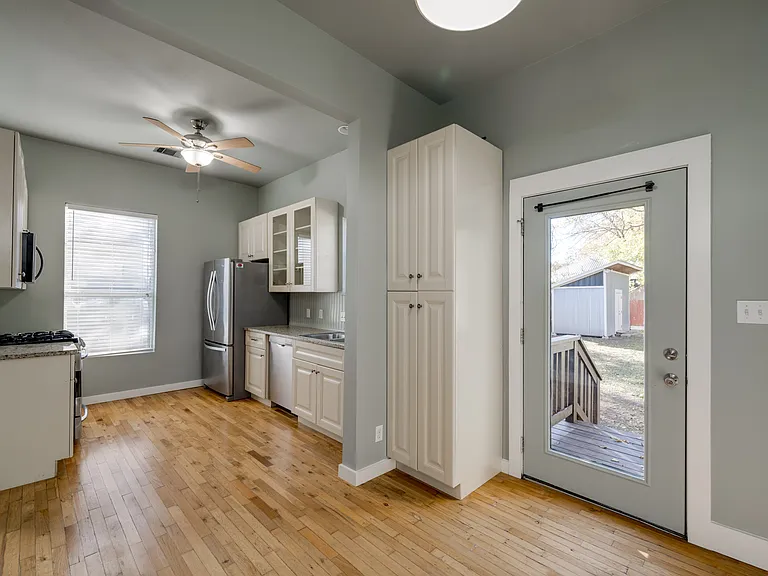 1303 Canterbury St — Photo 4