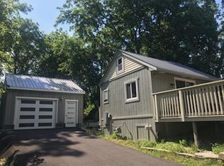 6 Johnson Ter, Williams Bay, WI 53191
