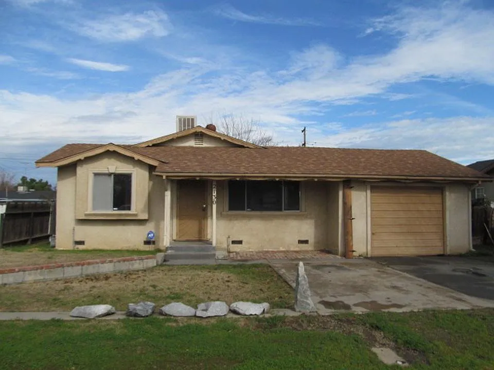 2042 N Drake Ave photo 1