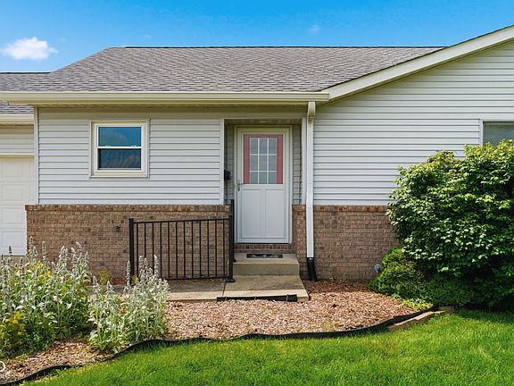 4th image of 400 Longcastle Dr APT 4
