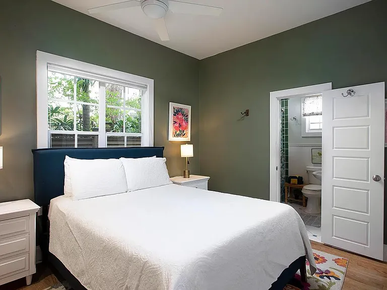 1021 Angela St — Photo 14