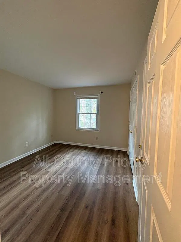 2 bed, 1.0 bath, $1,275 — Photo 4
