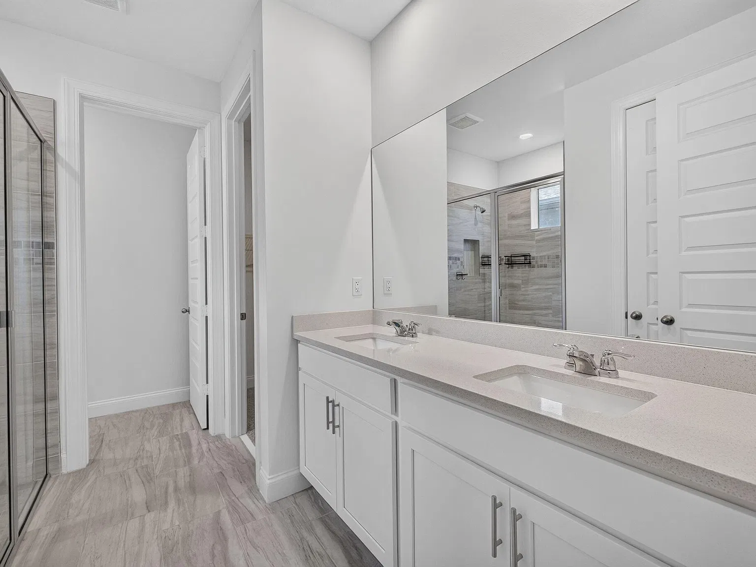 3 bed, 2.0 bath, 1860 sqft, $2,900 — Photo 2